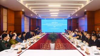 Hội đàm giữa UBND tỉnh Lào Cai (Việt Nam) và Chính quyền nhân dân châu Hồng Hà, tỉnh Vân Nam (Trung Quốc)