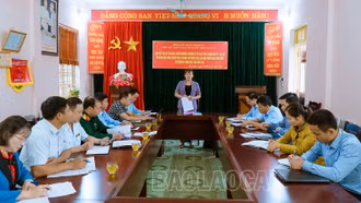 Phó Chủ tịch UBND tỉnh Giàng Thị Dung kiểm tra tình hình phát triển kinh tế - xã hội tại xã Dìn Chin 