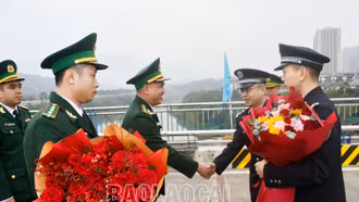 Trạm Biên phòng Cửa khẩu Kim Thành chúc tết Phân trạm kiểm tra biên phòng xuất nhập cảnh Bắc Sơn - Hà Khẩu (Trung Quốc)