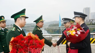 Trạm Biên phòng Cửa khẩu Kim Thành chúc tết Phân trạm kiểm tra biên phòng xuất nhập cảnh Bắc Sơn - Hà Khẩu (Trung Quốc)