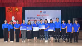 Ra quân Chương trình Tiếp sức mùa thi và Chiến dịch tình nguyện Hoa phượng đỏ năm 2023