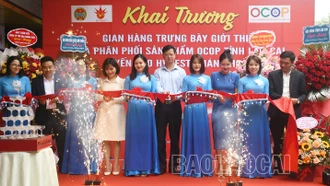 Khai trương gian hàng trưng bày sản phẩm yến sào Khánh Hòa và sản phẩm OCOP tỉnh Lào Cai tại Bảo Thắng