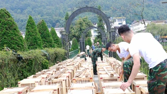 Sa Pa: "Trận địa" pháo hoa trước giờ khai hội