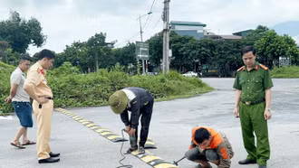 Lắp đặt hơn 500 biển báo và gờ giảm tốc trên địa bàn thành phố Lào Cai