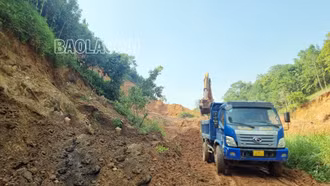 Cần khẩn trương khắc phục sạt lở trên đường nối Quốc lộ 70 đến Tỉnh lộ 157