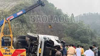 Xe ô tô đầu kéo gặp nạn trên Quốc lộ 279 (Bảo Hà - Bảo Yên): 3 người bị thương
