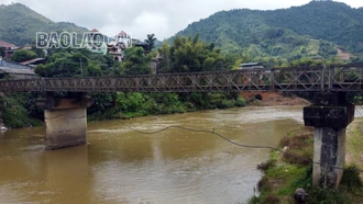 UBND tỉnh chỉ đạo bảo đảm an toàn giao thông tại cầu thép Dương Quỳ (Văn Bàn)