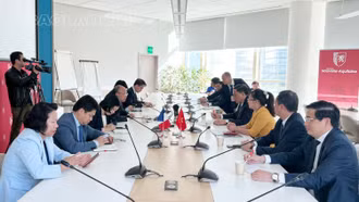 Đoàn công tác tỉnh Lào Cai làm việc với Đại sứ Việt Nam tại Pháp