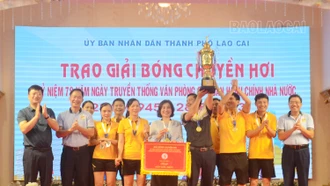 Giải thể thao chào mừng kỷ niệm 78 năm Ngày truyền thống Văn phòng Cơ quan hành chính Nhà nước thành công tốt đẹp