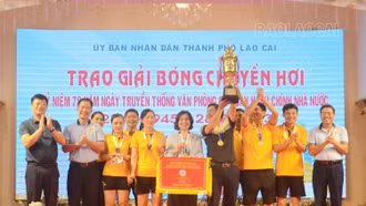 Giải thể thao chào mừng kỷ niệm 78 năm Ngày truyền thống Văn phòng Cơ quan hành chính Nhà nước thành công tốt đẹp