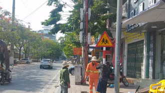 Lắp đặt 62 biển báo có trẻ em tại đường có cổng trường học ở thành phố Lào Cai