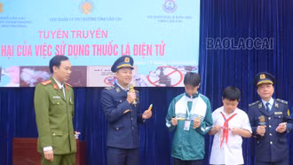 Tuyên truyền về phòng, chống tác hại của thuốc lá điện tử tới học sinh