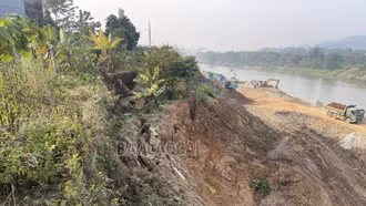 Đẩy nhanh thi công kè khắc phục sạt lở đường XT20 phường Xuân Tăng