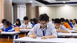 Bộ Giáo dục xem xét lại việc tuyển sinh bằng chứng chỉ ngoại ngữ: Chuyên gia chỉ ra 3 vấn đề cần lưu ý