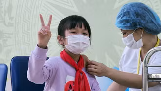 Năm 2024, mở rộng rà soát tiền sử tiêm chủng, tiêm bù mũi vaccine cho trẻ mầm non, tiểu học