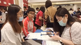 Việt Nam có khoảng 40.000 người đi du học nước ngoài mỗi năm