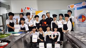 Sứ giả Ẩm thực Hoa Kỳ truyền cảm hứng tích cực cho người kém may mắn