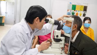 Bác sĩ Việt Nam duy nhất đạt giải thưởng về phòng chống mù lòa năm 2024