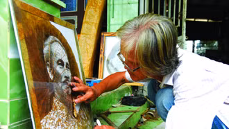 Vẽ tranh Bác Hồ bằng lá sen