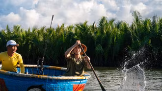 Hành trình "ngược thời gian" ở Hội An cùng Nhà khám phá Eric Nam