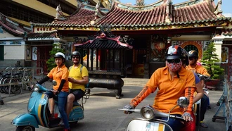 Báo quốc tế ấn tượng đặc biệt với tour du lịch khám phá thành phố Hồ Chí Minh bằng xe Vespa