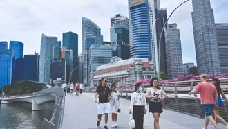 Đông Nam Á đối diện nguy cơ... già trước khi giàu