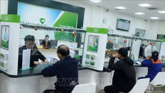 Áp dụng miễn, giảm phí dịch vụ để thúc đẩy thanh toán không dùng tiền mặt