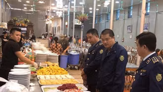 Cảnh báo ngộ độc thực phẩm mùa hè