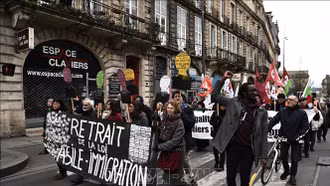 Pháp công bố Luật nhập cư mới