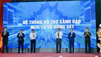 Ra mắt hệ thống cảnh báo sớm dông sét, mưa, lũ
