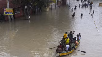 Mưa lớn gây ngập lụt thủ đô tài chính Mumbai của Ấn Độ