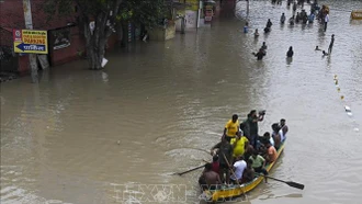 Mưa lớn gây ngập lụt thủ đô tài chính Mumbai của Ấn Độ