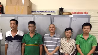 Bắt tạm giam 6 đối tượng sản xuất, buôn bán gas giả