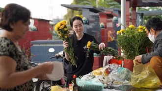 Ý nghĩa của tục lệ tảo mộ ngày cận Tết đối với người Việt