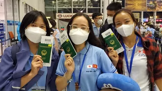 Nhu cầu ra nước ngoài làm việc tăng mạnh