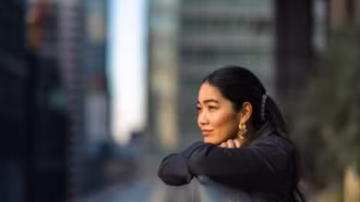 Phụ nữ Trung Quốc ngoài 30 đi du học trốn "ế"