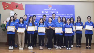 Thành đoàn Lào Cai tuyên dương học sinh "3 tốt" cấp thành phố