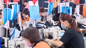 Tăng lương tối thiểu vùng: Doanh nghiệp lo sẽ thêm gánh nặng