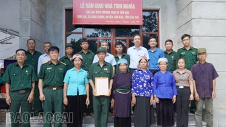 Văn Bàn: Trao nhà tình nghĩa cho gia đình thương binh