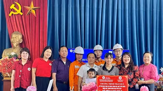 Chi hội Chữ thập đỏ Điện lực Bắc Hà hỗ trợ học sinh có hoàn cảnh khó khăn