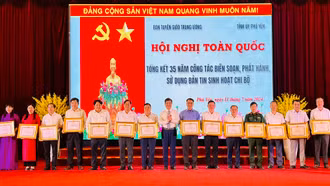 Ban Tuyên giáo Tỉnh ủy Lào Cai được khen thưởng trong công tác biên soạn, phát hành và sử dụng bản tin sinh hoạt chi bộ