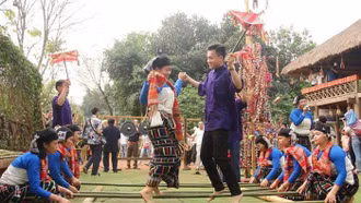 Khai thác du lịch: Tránh lai căng văn hóa