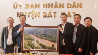 Huyện ủy Bát Xát làm việc với Tổng công ty Khoáng sản Việt Nam - TKV