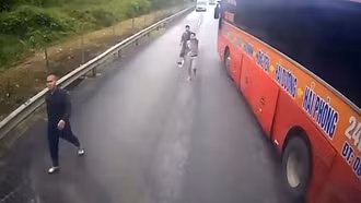 Xe khách lấn làn, chặn đầu xe tải trên cao tốc