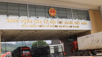 Hoạt động xuất, nhập khẩu qua cửa khẩu diễn ra sôi động