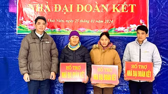 Trao nhà “Đại đoàn kết” cho hộ nghèo xã Thái Niên