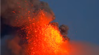 Núi lửa Mayon ở Philippines phun trào: Ít nhất 14.000 người phải sơ tán trong nhiều tháng