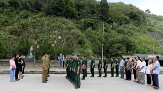 BĐBP Hà Tĩnh tiếp nhận 6 nạn nhân người Việt Nam làm việc tại Lào, có dấu hiệu bị mua bán qua biên giới