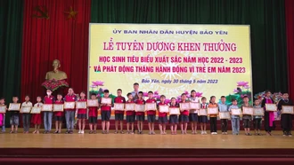 Các địa phương khen thưởng học sinh tiêu biểu và phát động Tháng hành động vì trẻ em