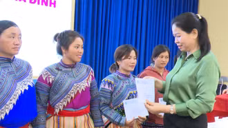 15 hội viên phụ nữ xã Thải Giàng Phố được trao vốn vay từ dự án “Góp tiếng nói - thêm bình đẳng”